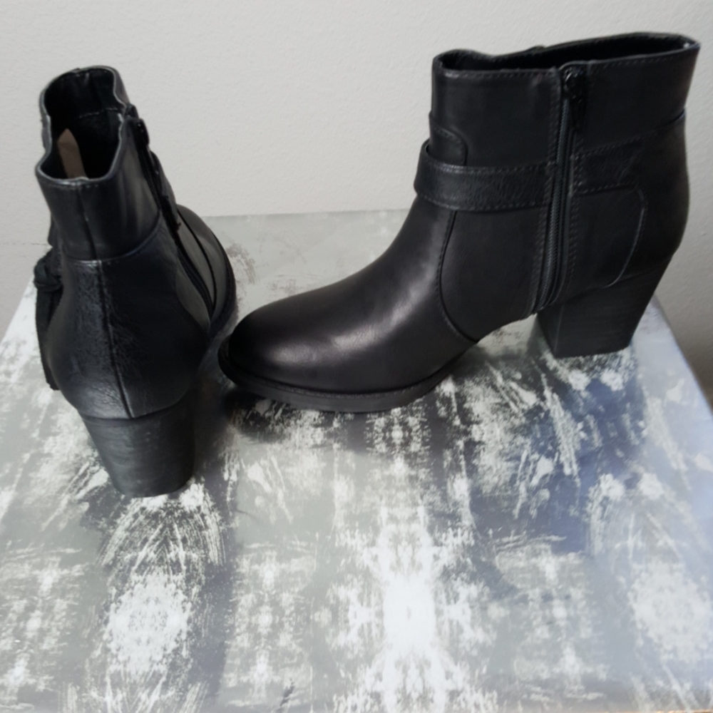 AEO black booties size 9 - Picture 2 of 6